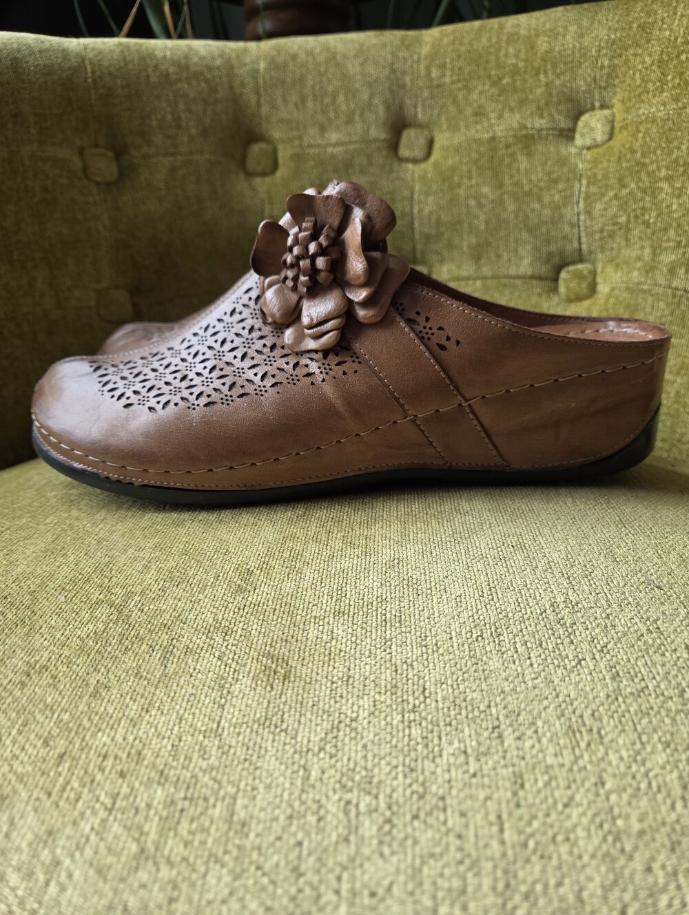 Spring Step Lilybean Leather Clogs - Picture 6 of 12